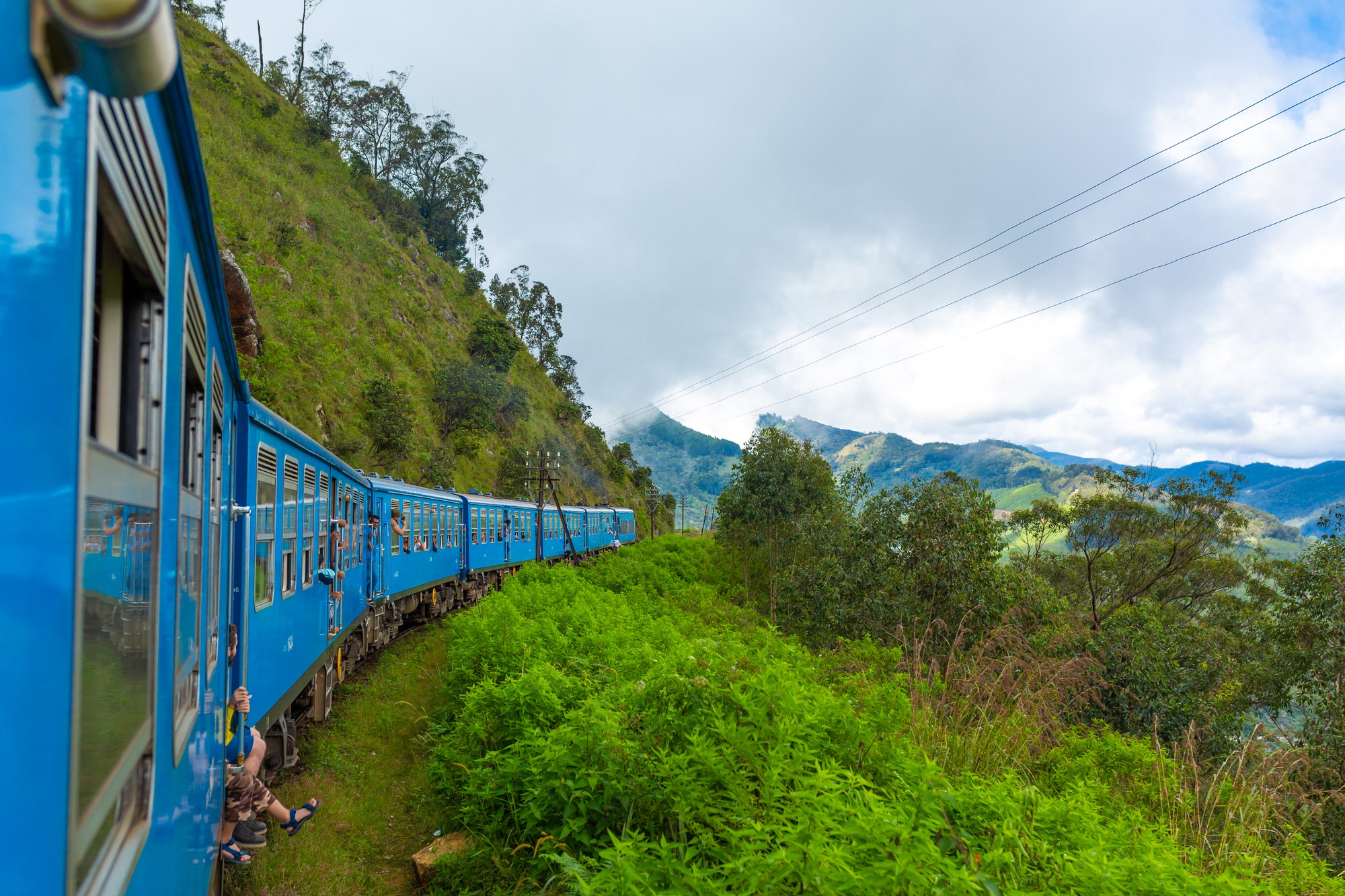 travel-by-public-train-around-island-sri-lanka